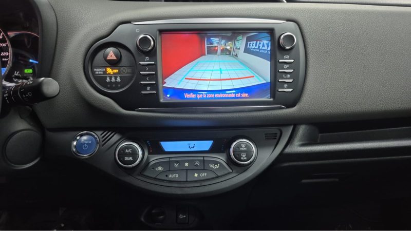 TOYOTA YARIS HYBRIDE 100cv FRANCE BUSINESS/1 ERE MAIN