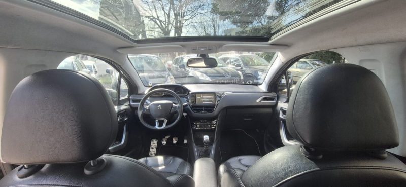 Peugeot 208 1.6 Blue-HDi 115ch Féline, *Toit pano*, *Clim auto*, *Cuir* 