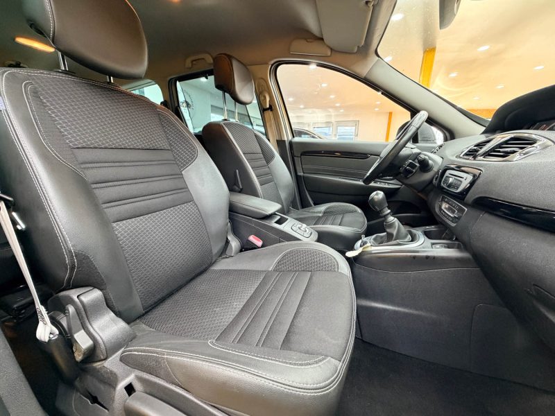 RENAULT SCENICIII 1.2 TCE 130CH ENERGY BOSE EURO6 7 PLACES  