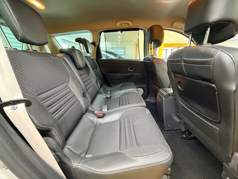 RENAULT SCENICIII 1.2 TCE 130CH ENERGY BOSE EURO6 7 PLACES  