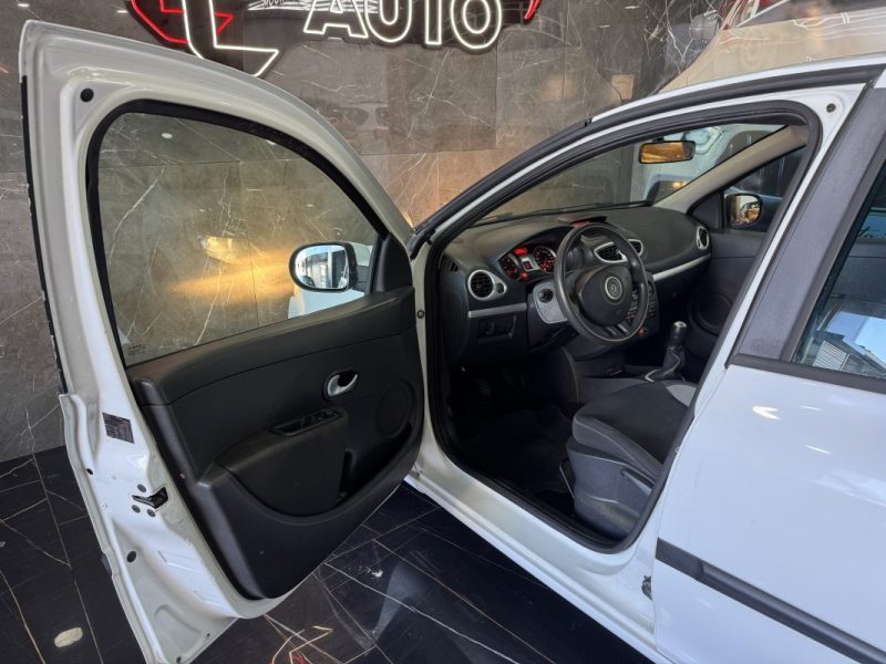 RENAULT CLIO III EXPRESSION CLIM 1.5DCI 70 2010