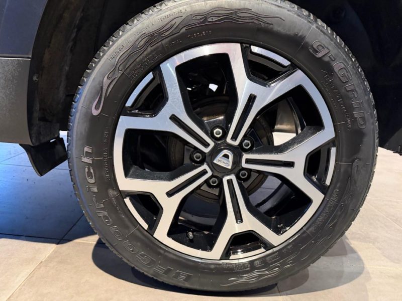 DACIA DUSTER 1.5 PRESTIGE BLUE DCI 115 / ATTELAGE  / CAMERA 360 / CARTE MAIN LIBRE / SUIVI RENAULT