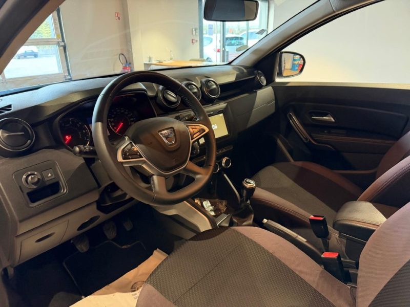 DACIA DUSTER 1.5 PRESTIGE BLUE DCI 115 / ATTELAGE  / CAMERA 360 / CARTE MAIN LIBRE / SUIVI RENAULT