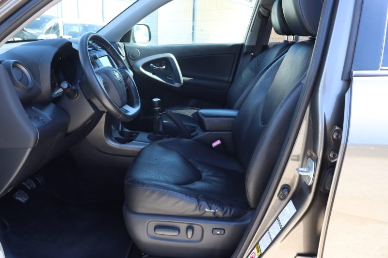 TOYOTA RAV 4 2.2 D-4D 150 Lounge 4WD