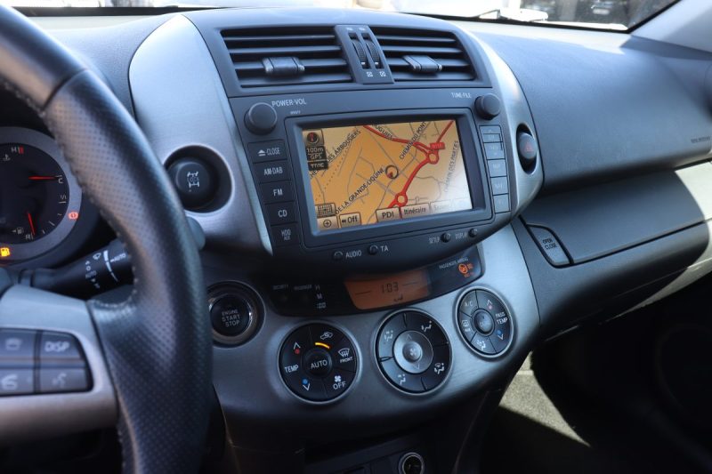 TOYOTA RAV 4 2.2 D-4D 150 Lounge 4WD