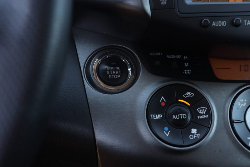 TOYOTA RAV 4 2.2 D-4D 150 Lounge 4WD