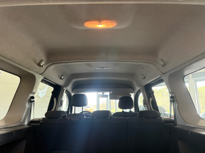 RENAULT KANGOO II 1.5 DCI 110cv 7 PLACES/ GPS / ATTELAGE/ DOUBLE PORTE LATERAL/ 2017