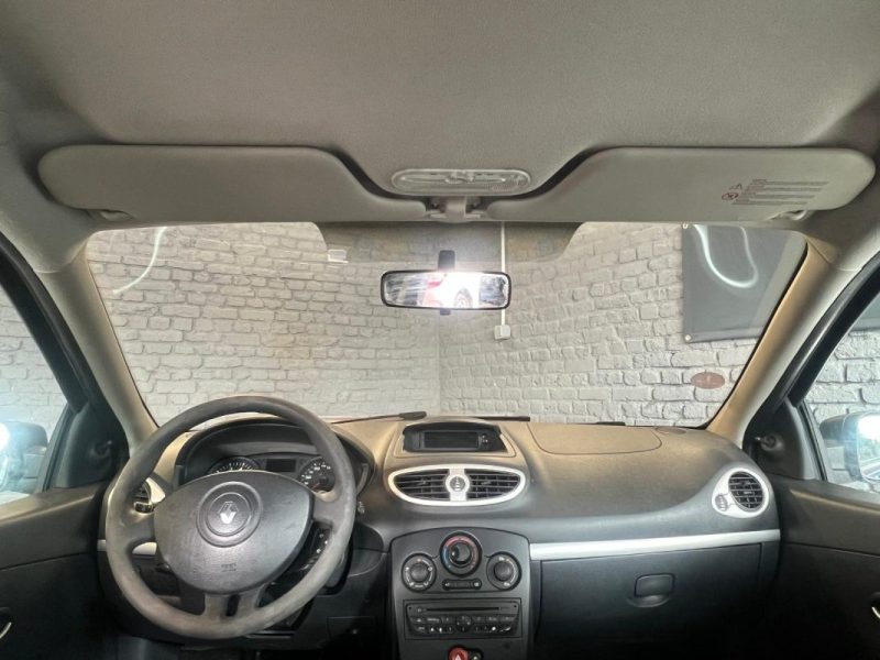 RENAULT CLIO III AUTHENTIQUE 1.2 16V 