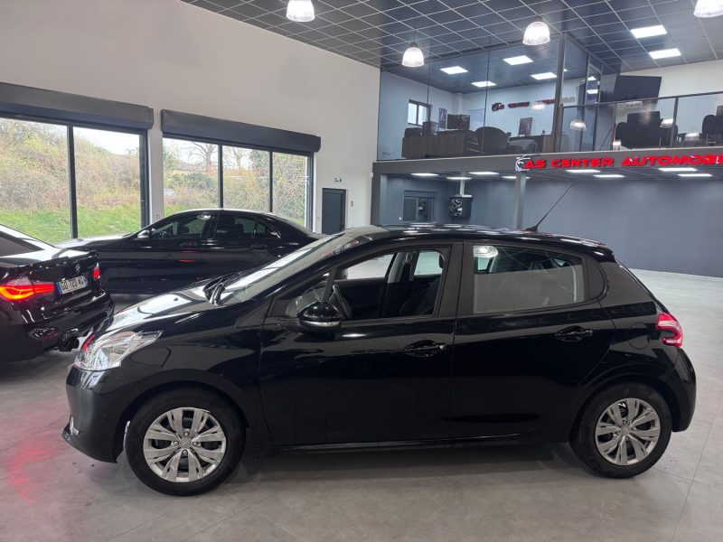 PEUGEOT 208 1.4 Hdi 70cv / GPS / 43 000KM / 5 PLACES