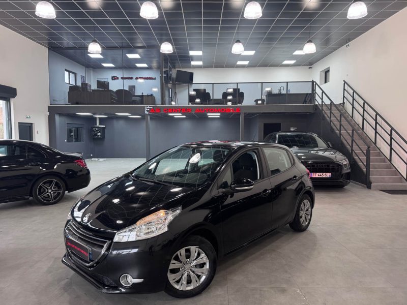 PEUGEOT 208 1.4 Hdi 70cv / GPS / 43 000KM / 5 PLACES