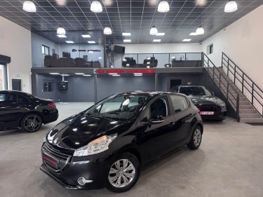 PEUGEOT 208 1.4 Hdi 70cv / GPS / 43 000KM / 5 PLACES