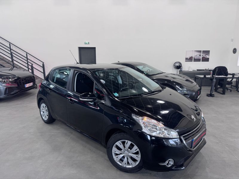 PEUGEOT 208 1.4 Hdi 70cv / GPS / 43 000KM / 5 PLACES