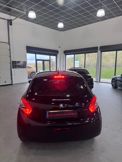 PEUGEOT 208 1.4 Hdi 70cv / GPS / 43 000KM / 5 PLACES