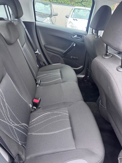 PEUGEOT 208 1.4 Hdi 70cv / GPS / 39 000KM