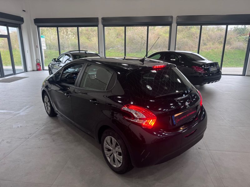 PEUGEOT 208 1.4 Hdi 70cv / GPS / 43 000KM / 5 PLACES
