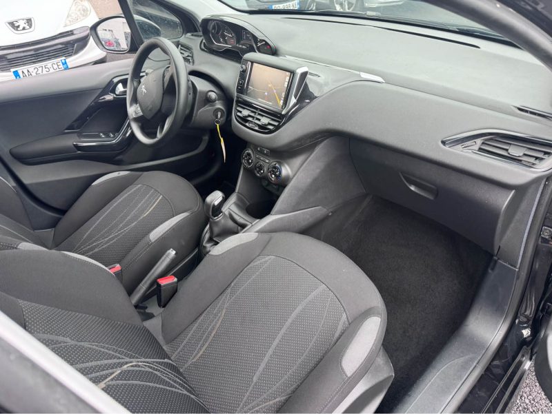 PEUGEOT 208 1.4 Hdi 70cv / GPS / 43 000KM / 5 PLACES