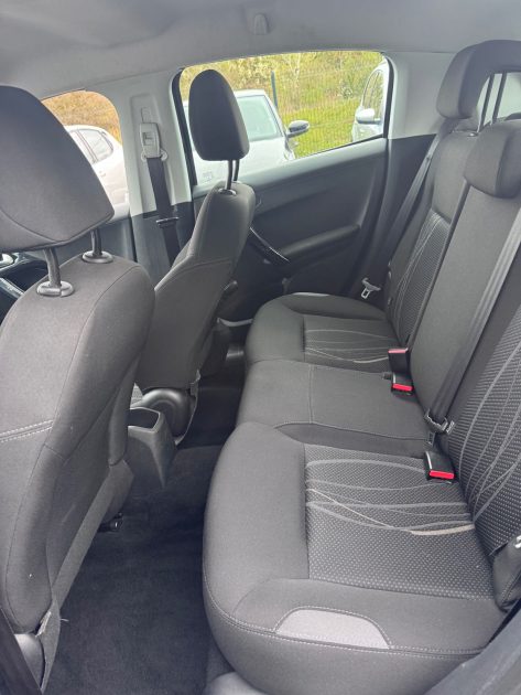 PEUGEOT 208 1.4 Hdi 70cv / GPS / 43 000KM / 5 PLACES
