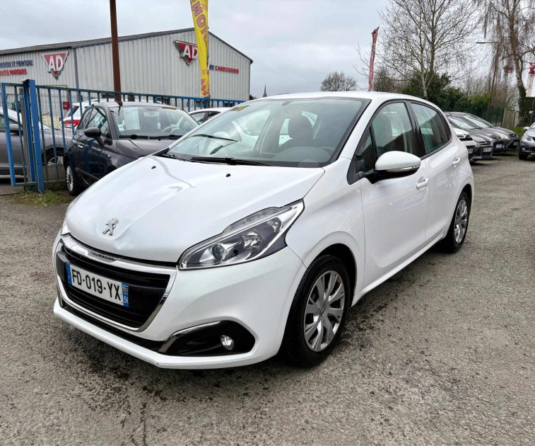 PEUGEOT 208 