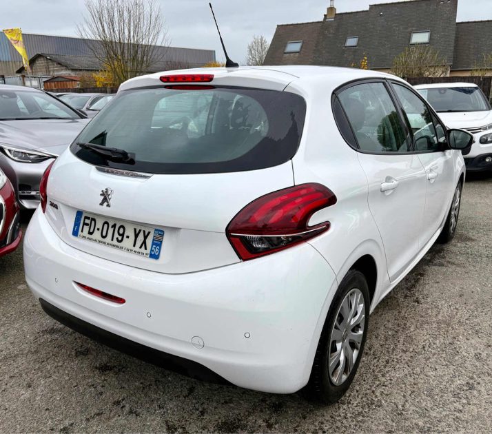 PEUGEOT 208 