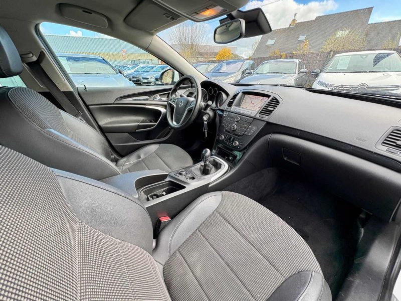 OPEL INSIGNIA 