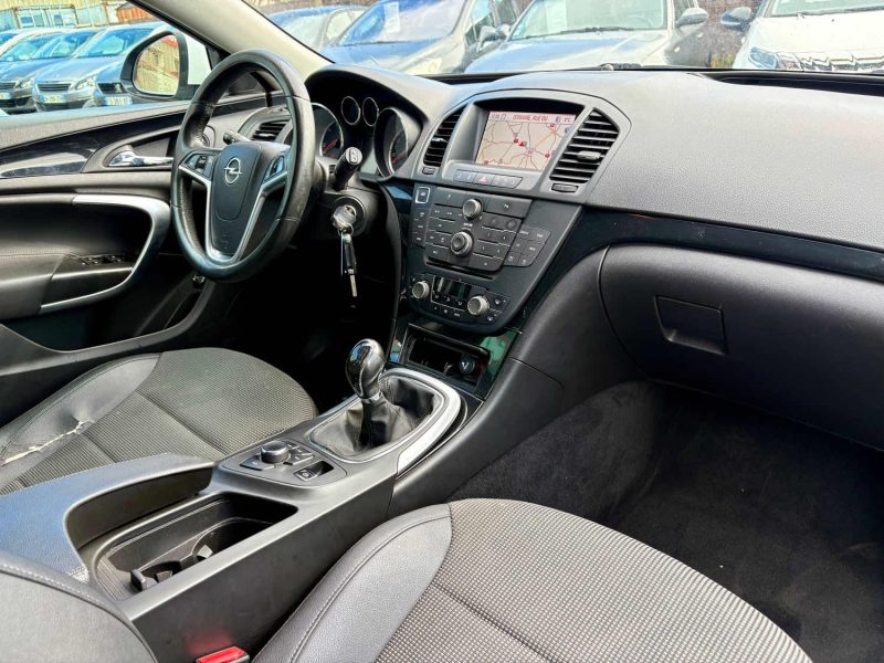 OPEL INSIGNIA 