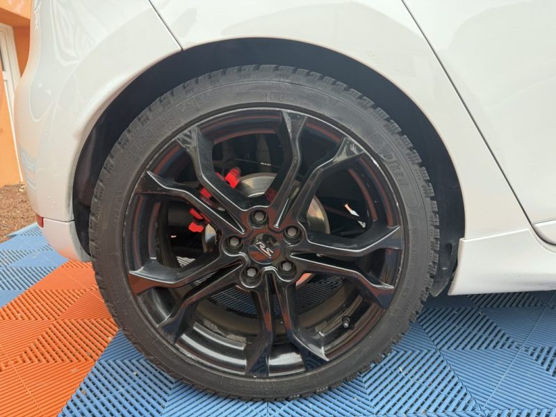 RENAULT CLIO IV 1.6 T 200CH RS EDC 2014