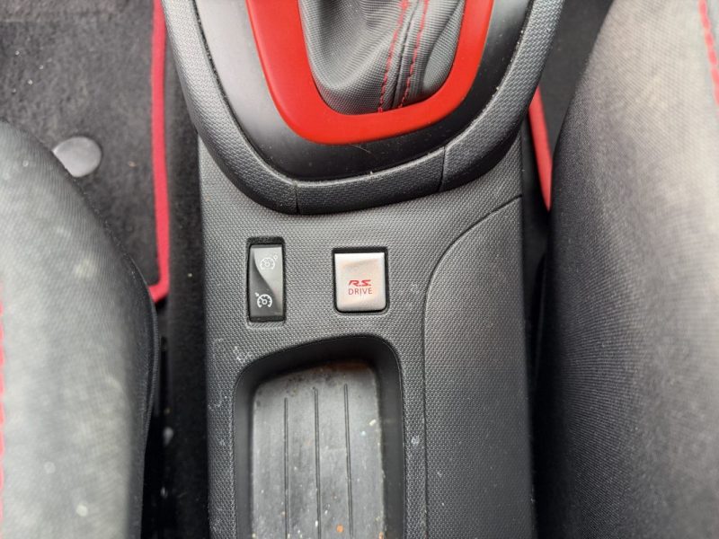 RENAULT CLIO IV 1.6 T 200CH RS EDC 2014