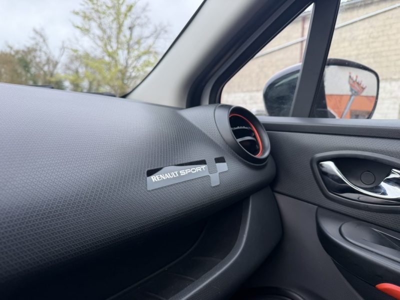 RENAULT CLIO IV 1.6 T 200CH RS EDC 2014