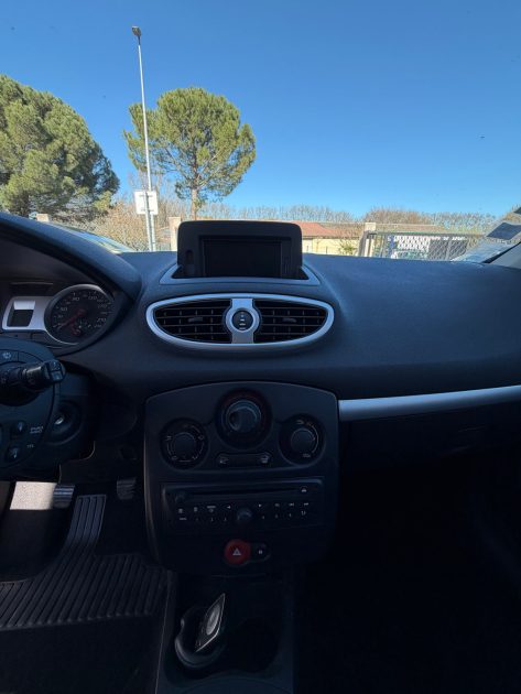 RENAULT CLIO III 1.5 DCI 85 DYNAMIQUE TOMTOM