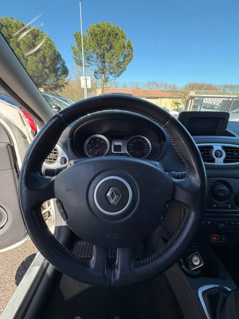 RENAULT CLIO III 1.5 DCI 85 DYNAMIQUE TOMTOM