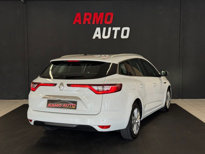 RENAULT Megane IV Grandtour 1.5 Blue dCi 115 ch Business EDC Boite Auto
