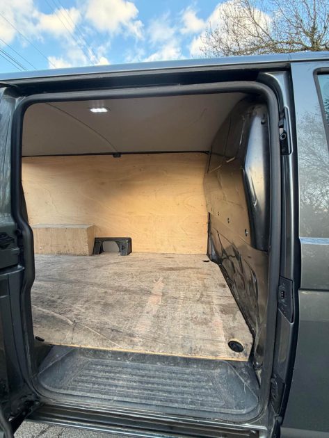 VOLKSWAGEN TRANSPORTER  6.1 2.0 BiTDI 204 FGN TOLE 4 MOTIONS DSG7 BUSINESS LINE L2H1