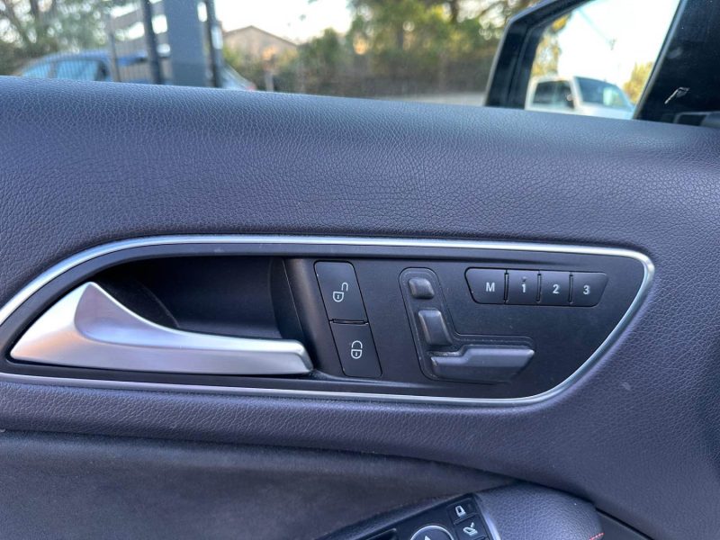 MERCEDES CLASSE A180D PACK AMG /TOIT OUVRANTT/SIEGE ELECTRIQUE/