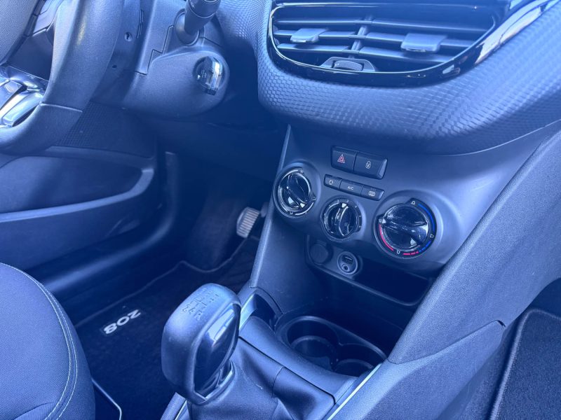 PEUGEOT 208 1.6 BLUEHDI 100cv PHASE 2 114 000KM / GPS/ 5 PLACES / DISTRIBUTION NEUF