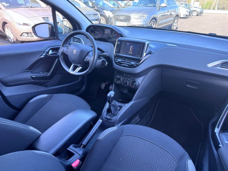 PEUGEOT 208 1.6 BLUEHDI 100cv PHASE 2 114 000KM / GPS/ 5 PLACES / DISTRIBUTION NEUF