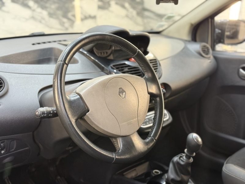 RENAULT TWINGO II 1.2 75 ACCES 2011