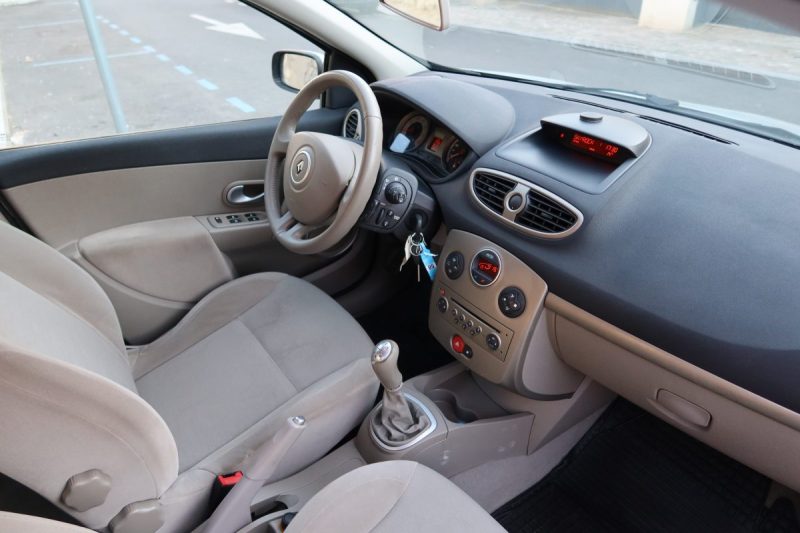 RENAULT CLIO III PRIVILÈGE 1.4 16V 100CH 2007