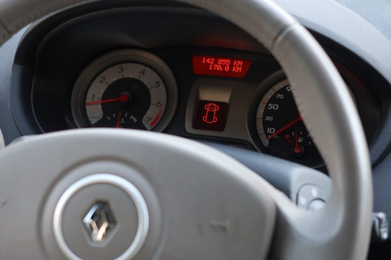 RENAULT CLIO III PRIVILÈGE 1.4 16V 100CH 2007