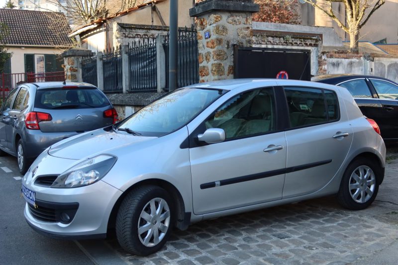 RENAULT CLIO III PRIVILÈGE 1.4 16V 100CH 2007