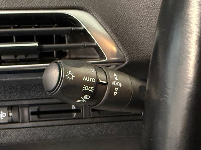 PEUGEOT 3008 II 1.5 HDi 130 ch Active S&S CARPLAY - SUIVI COMPLET