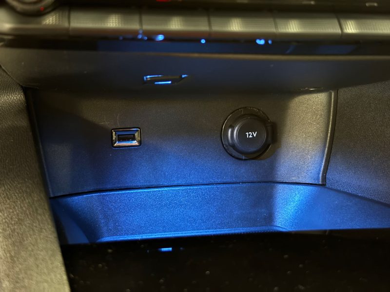 PEUGEOT 3008 II 1.5 HDi 130 ch Active S&S CARPLAY - SUIVI COMPLET