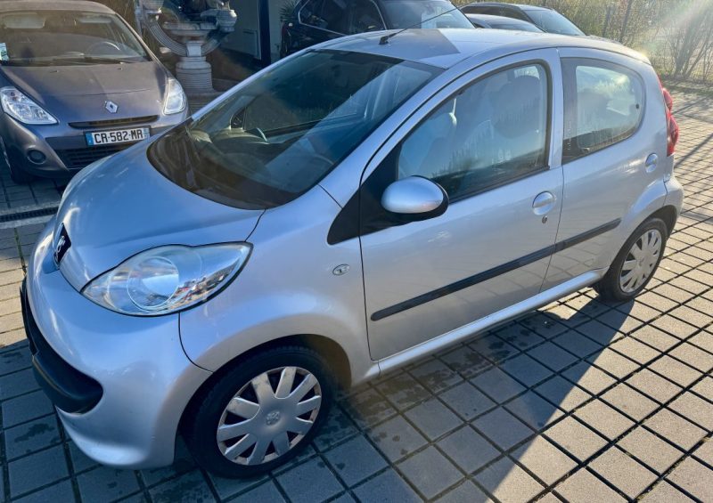 PEUGEOT 107 1.0i 68ch 12V URBAN MOVE 2008