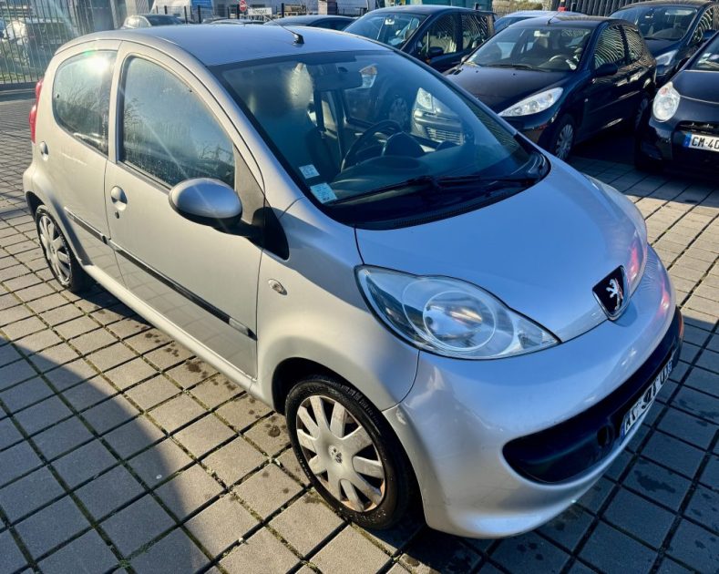PEUGEOT 107 1.0i 68ch 12V URBAN MOVE 2008