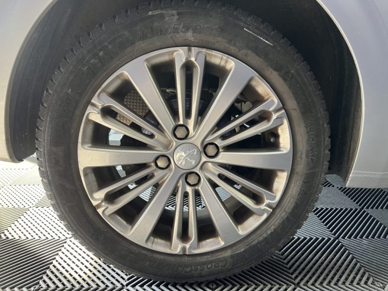 Peugeot 208 1.2 THP 110ch Allure | Distribution effectuée | Suivi complet | Carplay | Radars