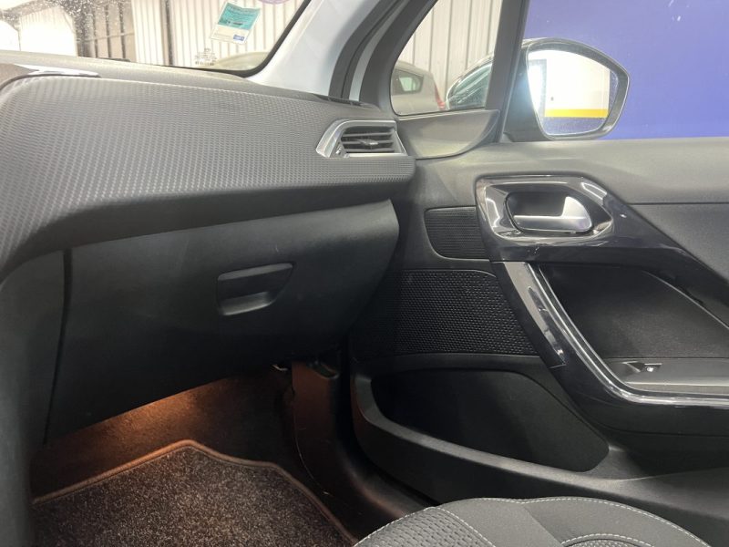 Peugeot 208 1.2 THP 110ch Allure | Distribution effectuée | Suivi complet | Carplay | Radars