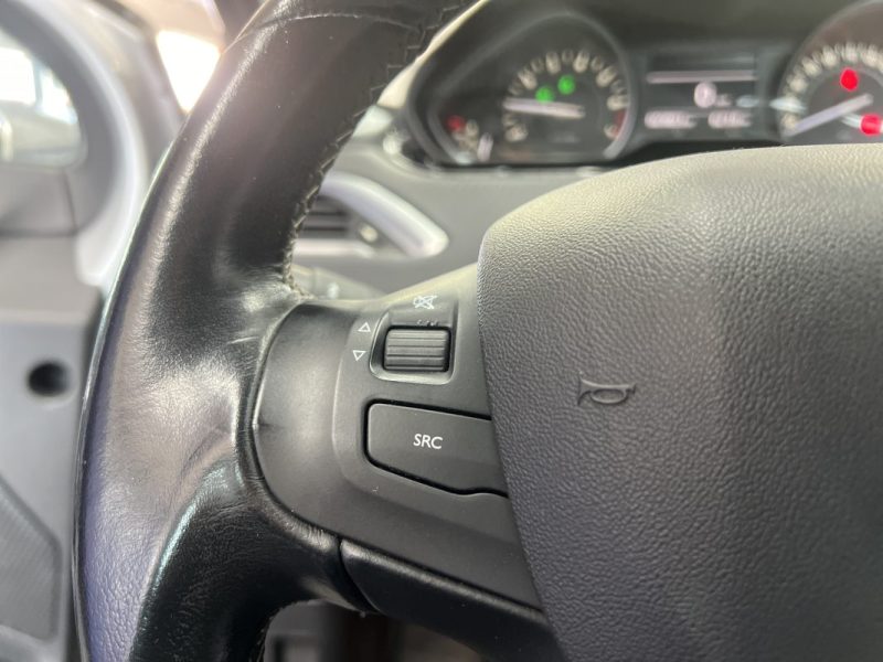 Peugeot 208 1.2 THP 110ch Allure | Distribution effectuée | Suivi complet | Carplay | Radars