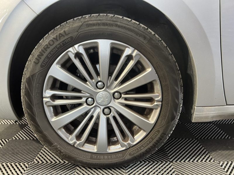 Peugeot 208 1.2 THP 110ch Allure | Distribution effectuée | Suivi complet | Carplay | Radars