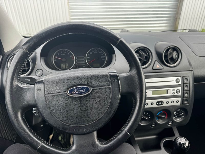 FORD FIESTA MK5 1.3 69CH ESSENCE 2004