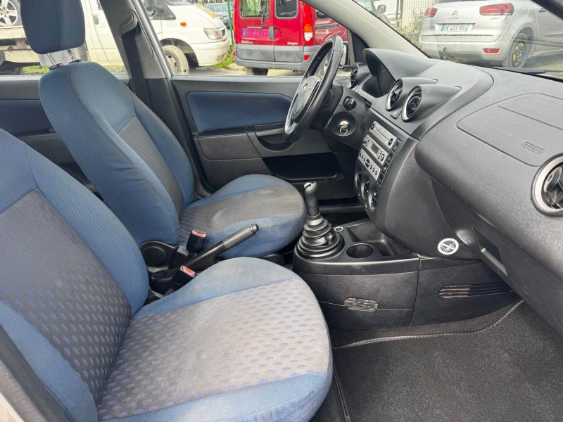 FORD FIESTA MK5 1.3 69CH ESSENCE 2004