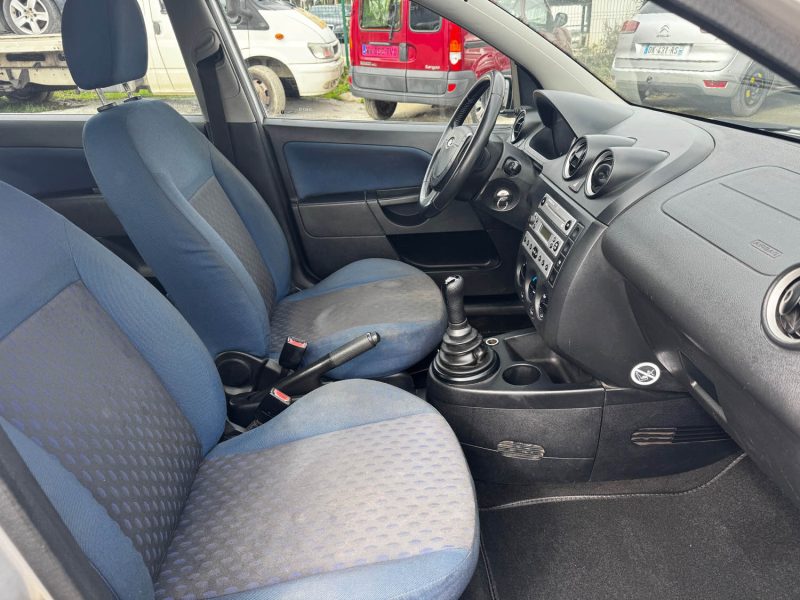 FORD FIESTA MK5 1.3 69CH ESSENCE 2004